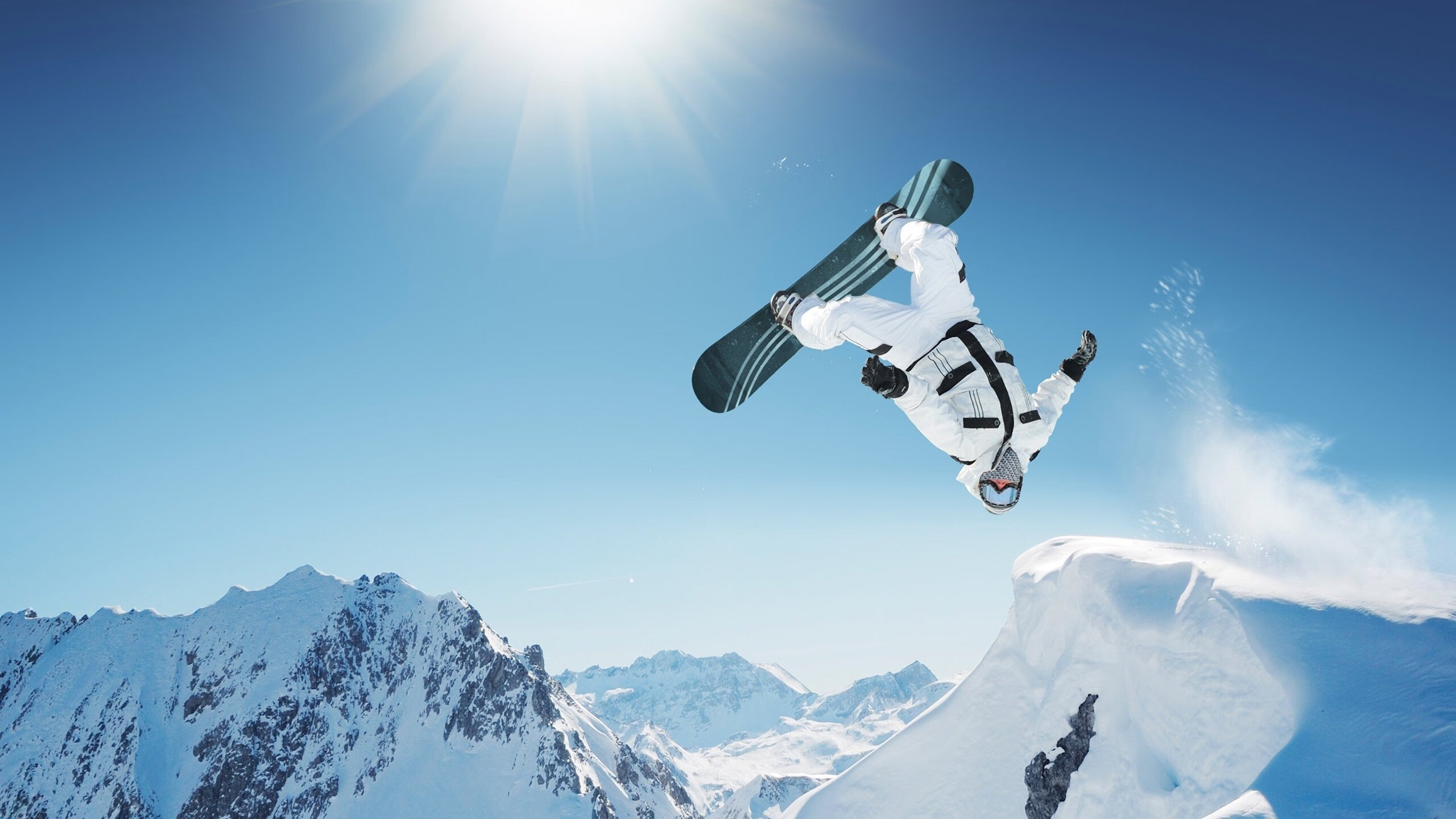 中超联赛激战正酣，争冠保级悬念迭起